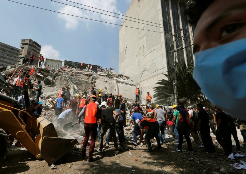 Nakon potresa u Meksiku 70 spašenih, sve manje nade da ima još preživjelih
