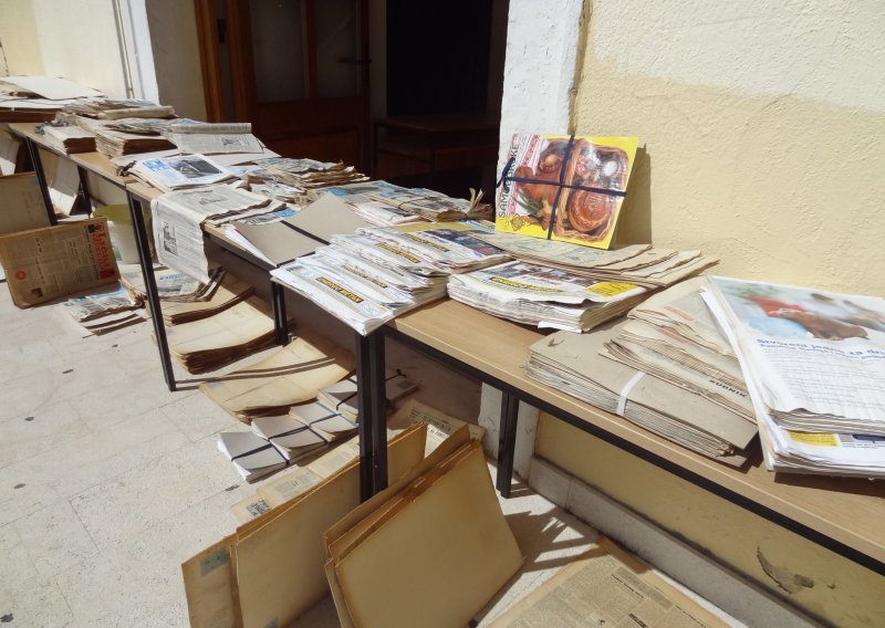Zadarska knjižnica nakon potopa: Ispumpali su 25 tisuća litara vode, a sada spašavaju list po list