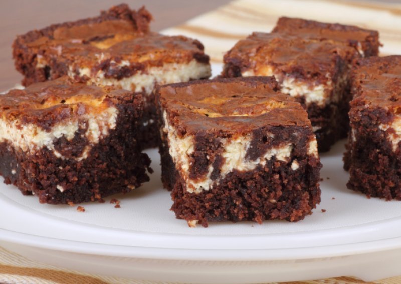 Nemoguće je odoljeti cheesecake brownies kockama