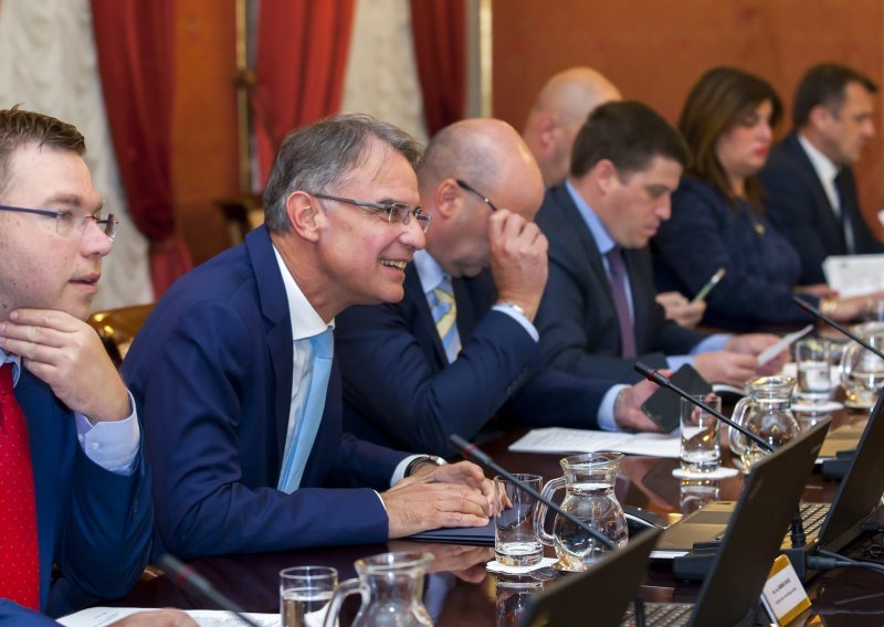 Plenkovićevi ministri: Mi nemamo višak zaposlenih