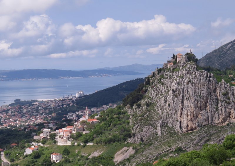 Riješena talačka situacija u Klisu: Prijetio da će ubiti sebe i člana obitelji