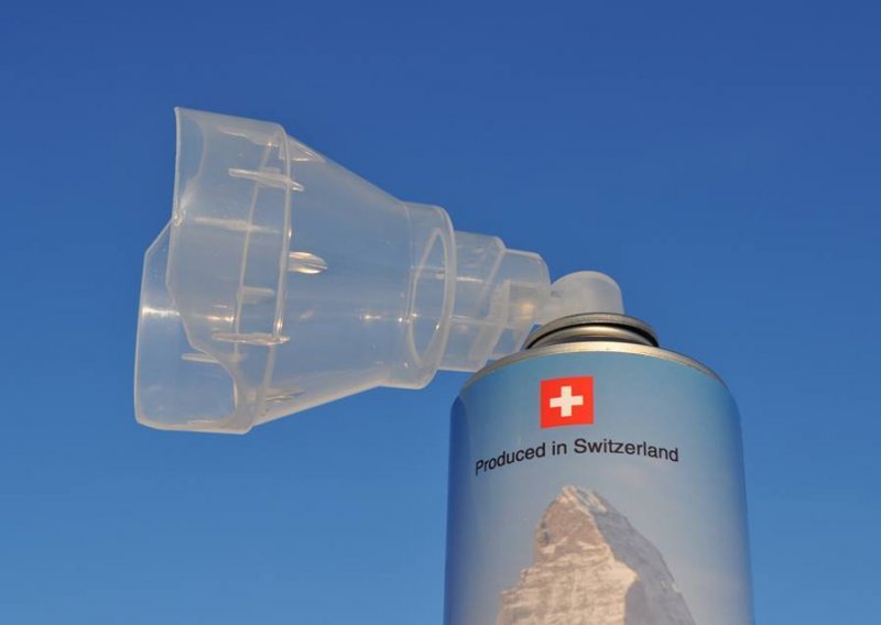 Švicarci počeli Kinezima 'uvaljivati' alpski zrak u limenkama