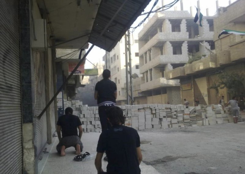 Nastavljeni sukobi u predgrađu Damaska
