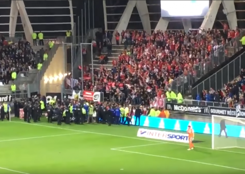 Velika nesreća na stadionu u Francuskoj, ali izbjegnuta tragedija