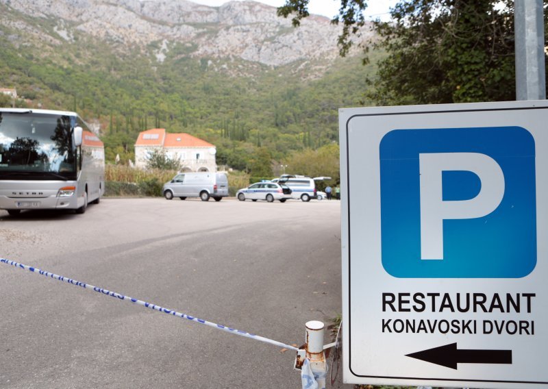 Autobus na parkiralištu vozio unatrag i ubio dvoje državljana SAD-a