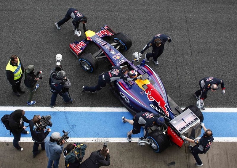 Vettel i Red Bull u velikoj nevolji uoči sezone!