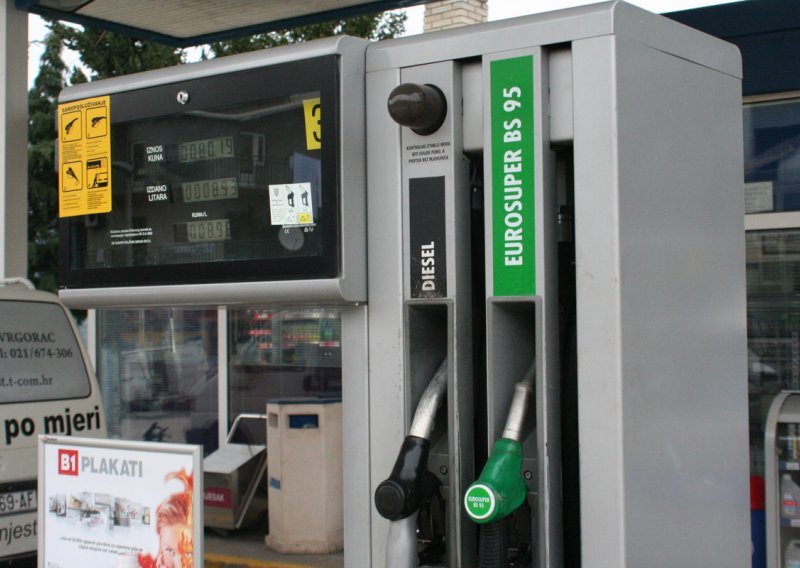 Cijene benzina padaju od 19 do 35 lipa