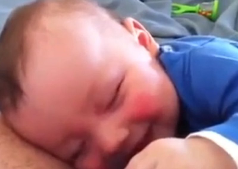 Urnebesne bebe smiju se čak i dok spavaju