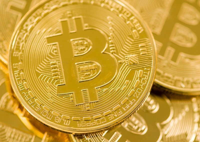 Bitcoin kliznuo s rekordnih razina, trgovci u nedoumici