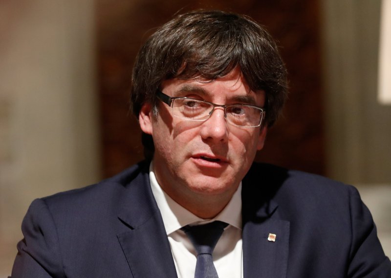 Puigdemont zatražio "smirenost" manje od 24 sata do isteka ultimatuma iz Madrida