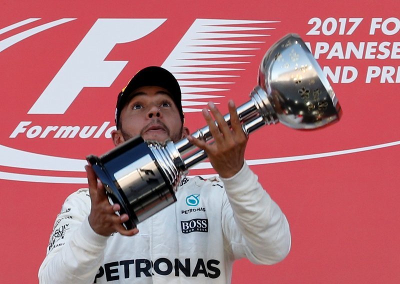 Vettel odustao i praktički gurnuo titulu prvaka u ruke Hamiltona