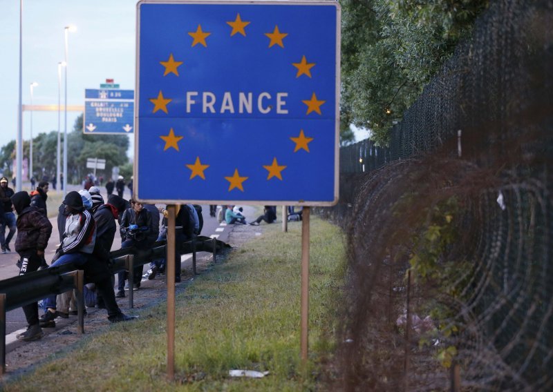 Francuska policija pred La Mancheom zaustavila 200 izbjeglica