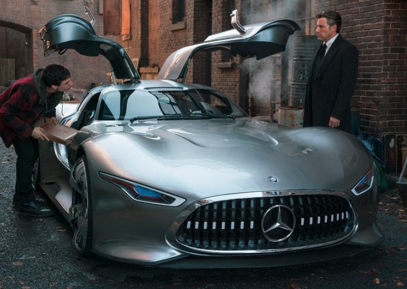 Mercedes je zbog previsokog Batmana morao povećati AMG Vision GT