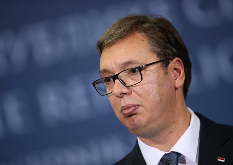 Vučić nije došao na svečanost državne tajne službe jer je odbijeno dvoje novinara
