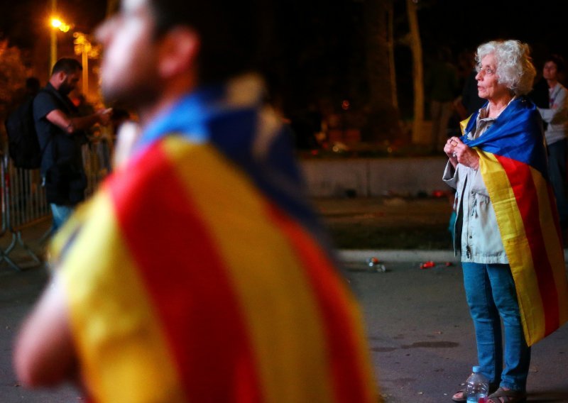 Šok, nevjerica i bijes u Kataloniji nakon što je proglašenje neovisnosti odgođeno