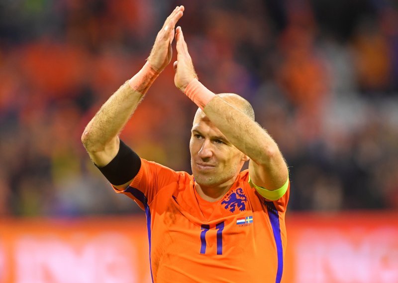 Totalni krah Nizozemaca, kapetan Robben u suzama se oprostio od 'oranja'