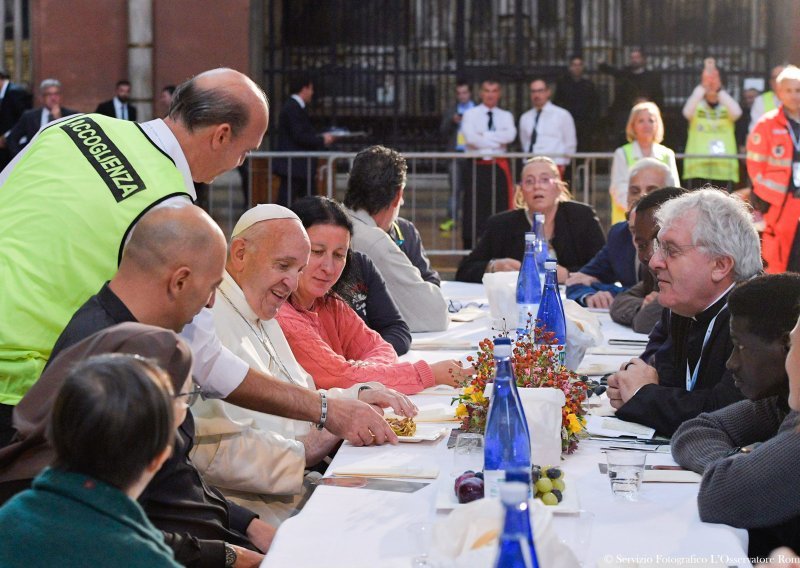 Dvojica zatvorenika iskoristila ručak s papom Franjom za bijeg
