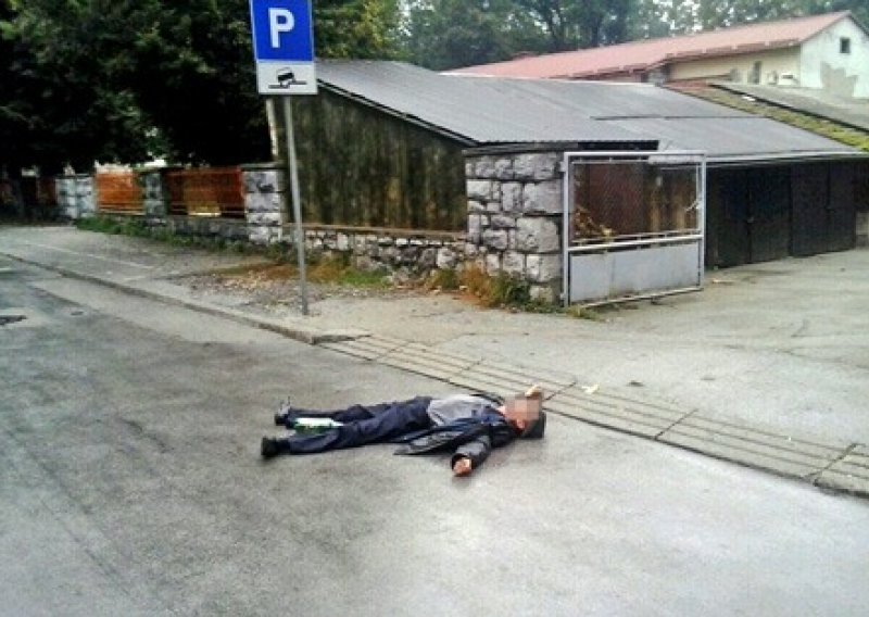 Pijan spavao na kiši nasred ceste