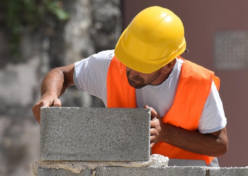 Traže se radnici za rad u Njemačkoj, minimalna plaća 2300 eura