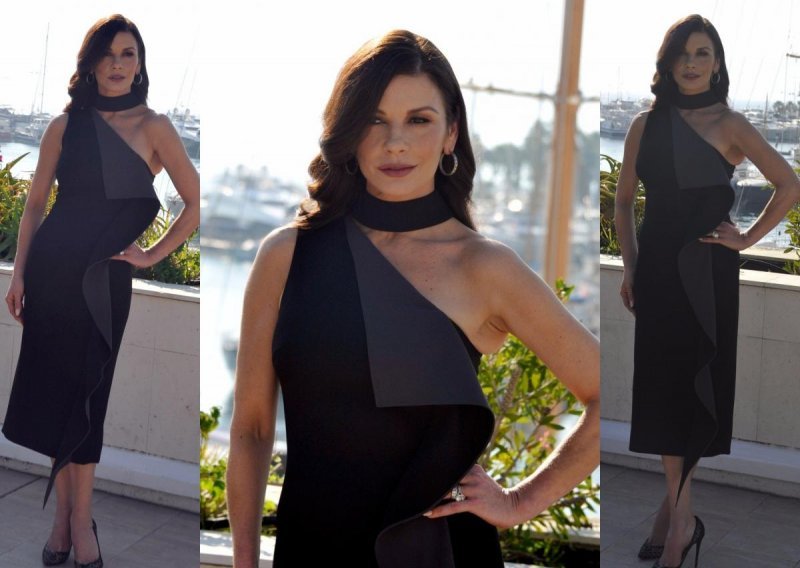 Nikad ljepša Catherine Zeta Jones mamila uzdahe u maloj crnoj haljini