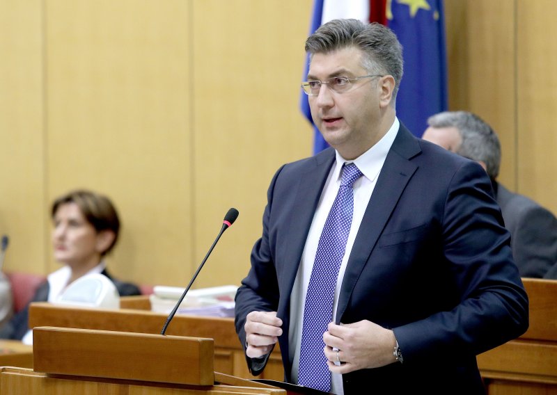Plenković: Očekujemo nastavak ubrzanog smanjenja javnog duga