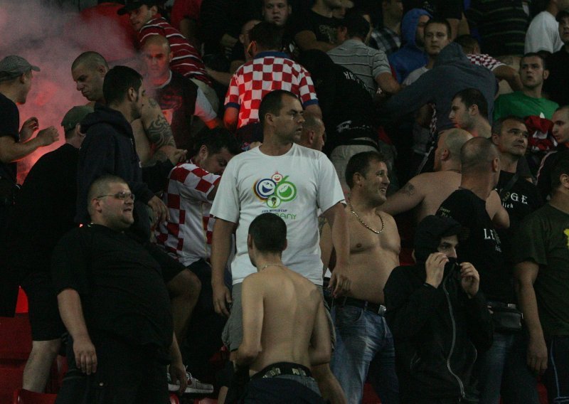 Zabranjen dolazak gostujućih navijača na utakmice Hrvatske i Grčke