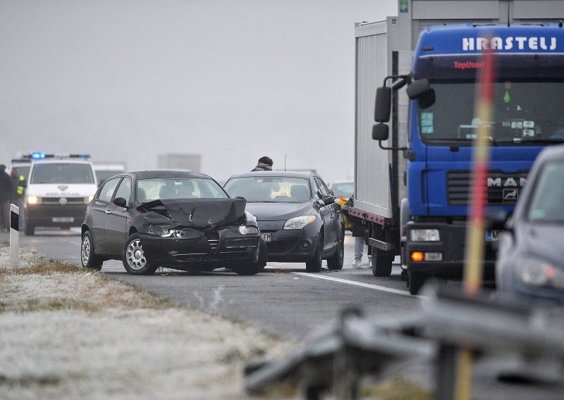 Veliki lančani sudar čak 10 automobila u okolici Zagreba