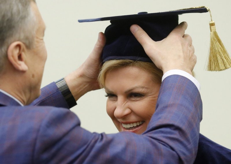 Provjerili smo kako do počasnog doktorata, kome smo ih mi dodjeljivali i koji su podigli buru