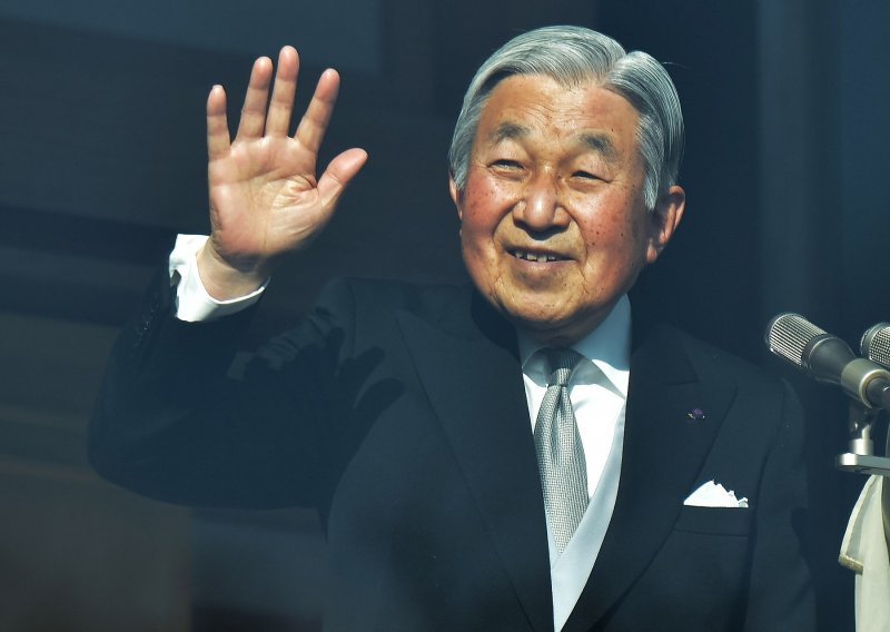 Merkel se susrela s japanskim carem Akihitom