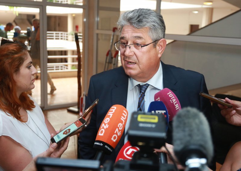 DORH pokrenuo istragu protiv Šundova, Opara bjesni na novinare: 'Nisam ja moralni arbitar'