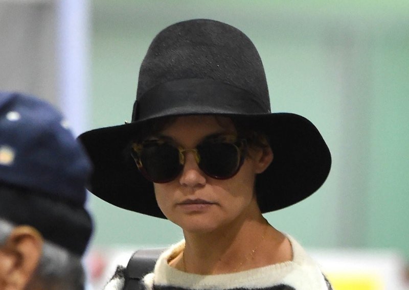 Pokušala se skriti, ali nije uspjela: Katie Holmes ima novu frizuru