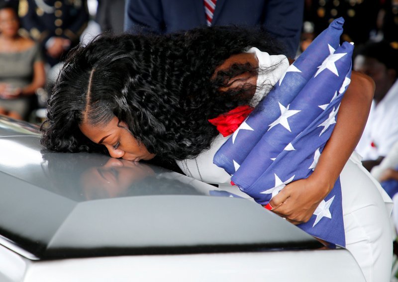 Trump kontroverznim pozivom rasplakao udovicu ubijenog vojnika