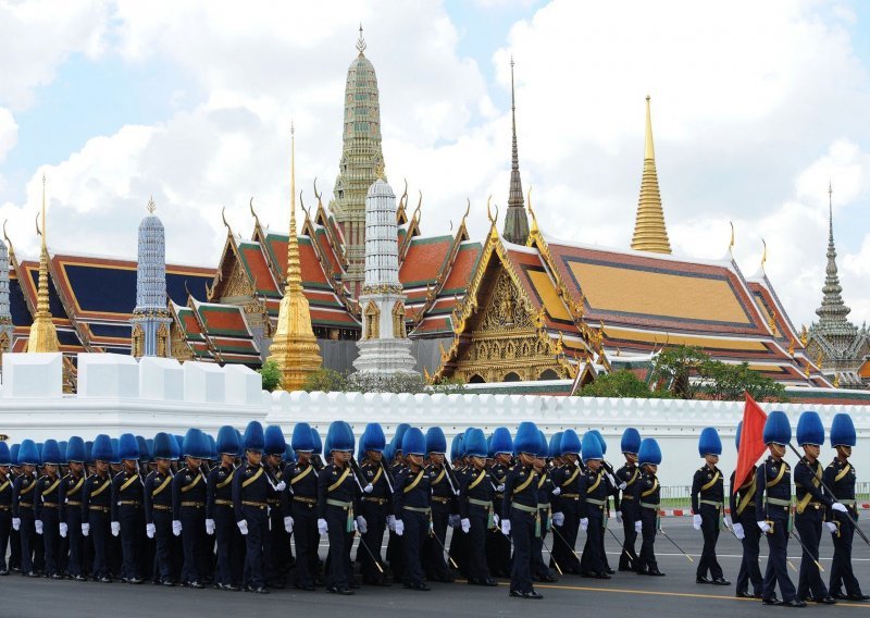 Kreće petodnevni oproštaj od tajlandskog kralja-poluboga ispred zlatnog krematorija