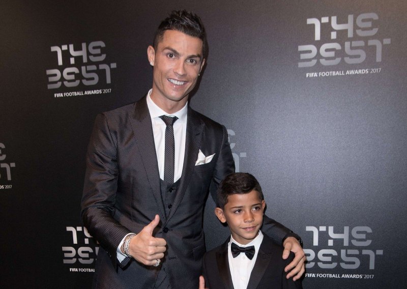 Cristiano Ronaldo od malih nogu uči sinove kako postati broj jedan