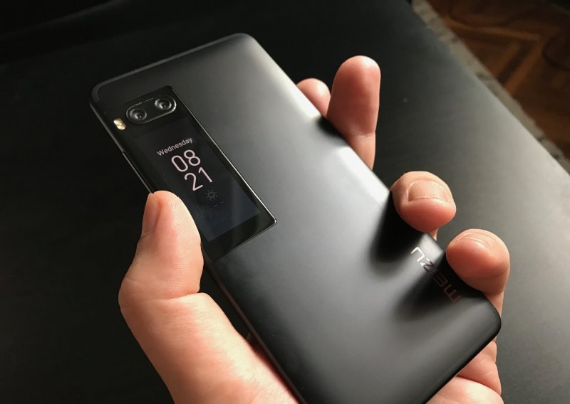 Meizu PRO 7: Neobičan smartfon za poslovne alternativce