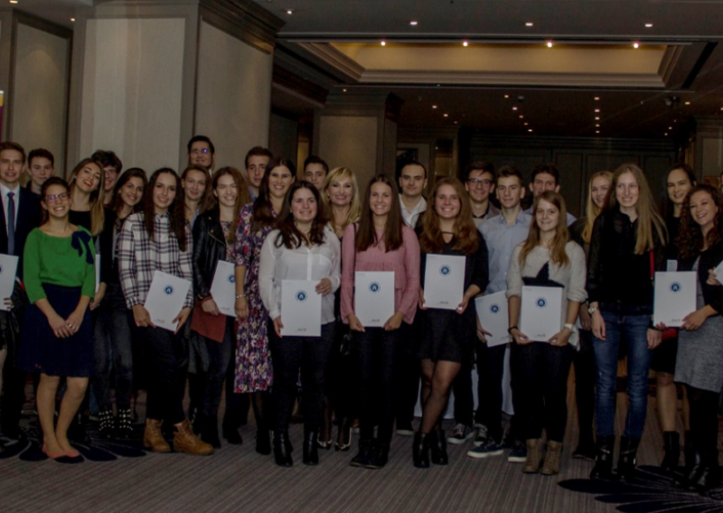 Rotary klub Zagreb Centar opet podijelio stipendije učenicima i studentima