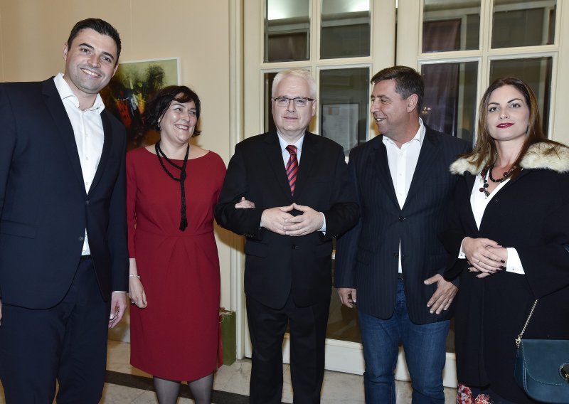 Pogledajte tko je sve došao na rođendanski 'dernek' Ive Josipovića