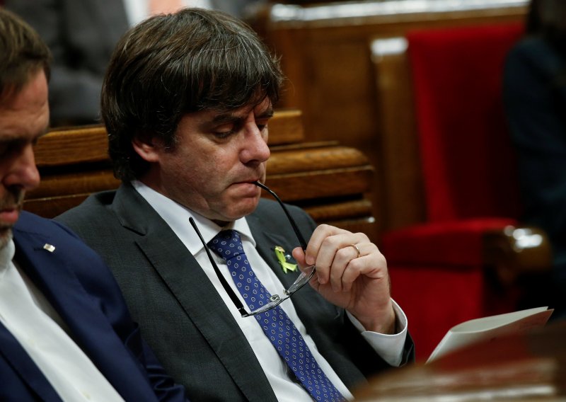 Odvjetnik tvrdi da je izdan uhidbeni nalog za Puigdemontom, ali španjolski sud to demantira
