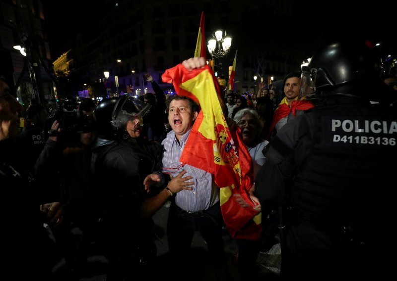 Počelo je: Madrid preuzeo katalonska 'ministarstva', premijer otpušten