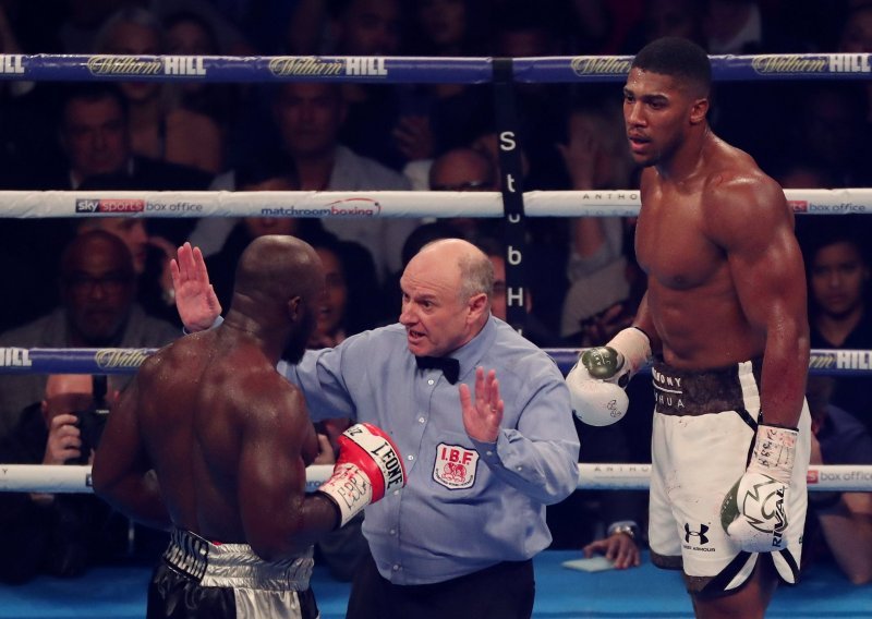 Anthony Joshua obranio svjetsku titulu; nevjerojatna odluka suca zasjenila cijeli meč!