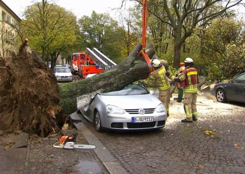 Oluja Herwart opustošila Berlin, proglašena elementarna nepogoda