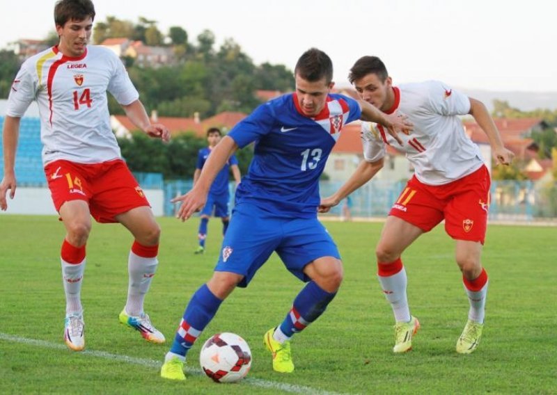 U-21 remizirala s Crnom Gorom, U-19 svladala Italiju