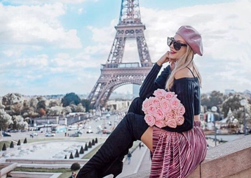 Naša modna blogerica u stajliš izdanju uživa u Parizu