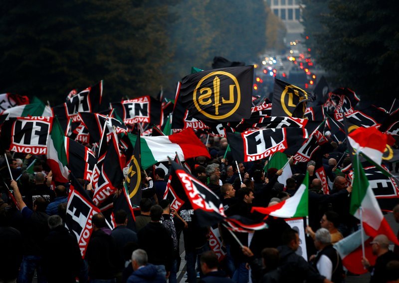 Neofašisti marširali ulicama Rima