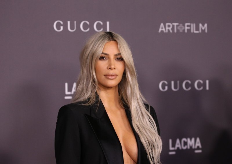 Evo na koji način Kim Kardashian na svom računu gomila milijune