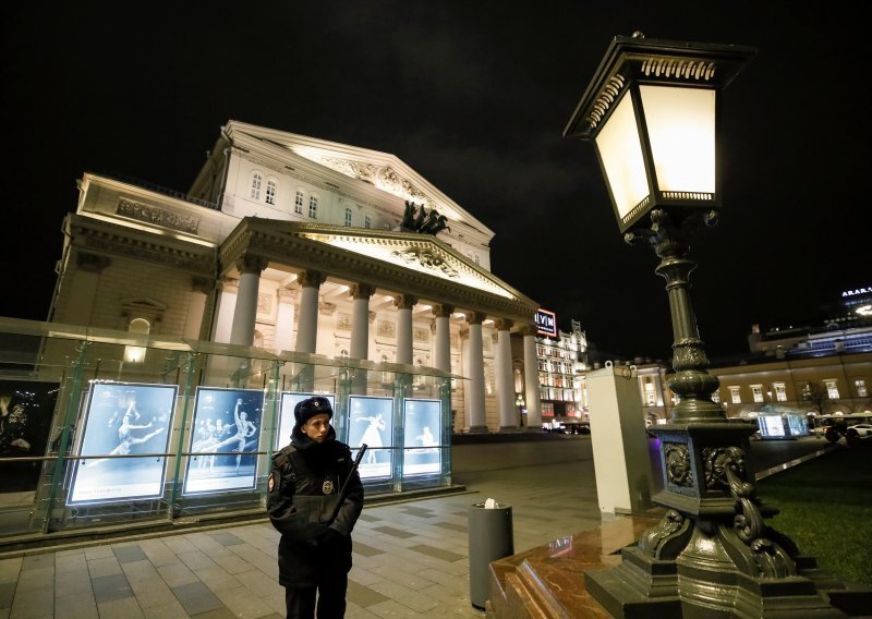 Tisuće ljudi zbog prijetnji bombom evakuirane u Moskvi, ispražnjen i poznati teatar Boljšoj