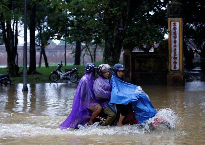 Tajfun ubio najmanje 49 ljudi u Vijetnamu