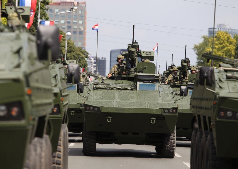 MORH: Borbena oklopna vozila Patria upućena su u Litvu