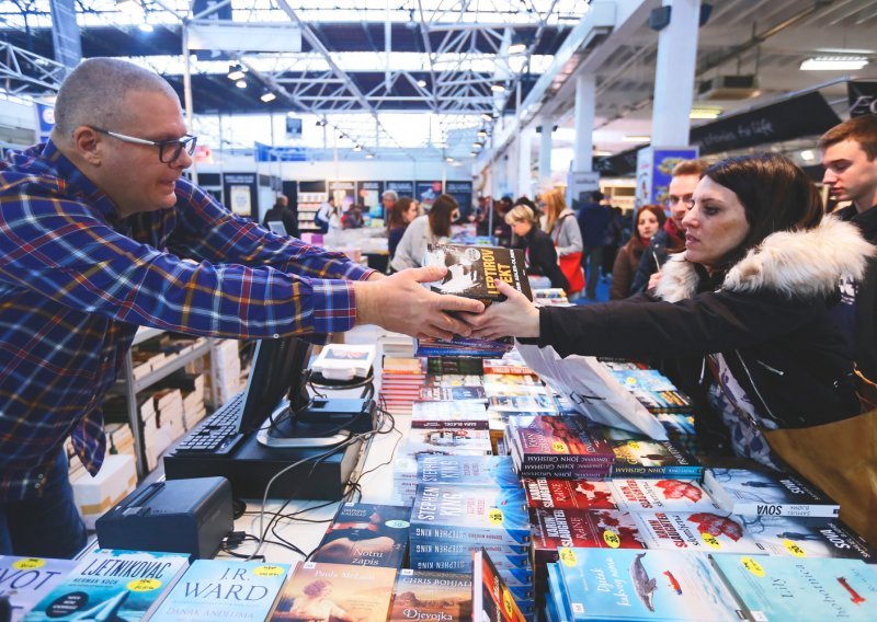 Brojke zaraženih rastu, ali književni sajam Interliber ide kako je i najavljen - i to pod sloganom 'najsigurnije mjesto za shopping u gradu'