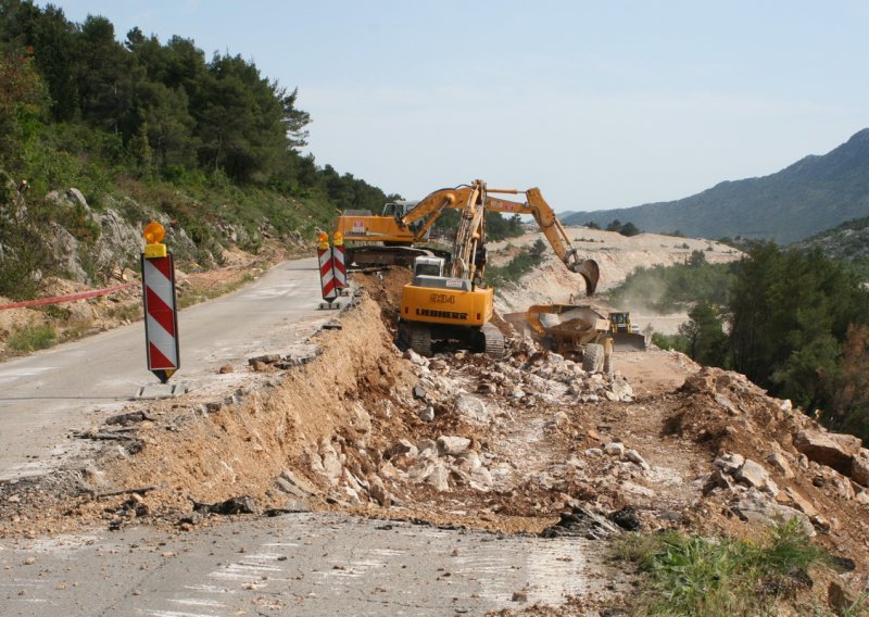 Napokon pokrenuti bageri na Dalmatini